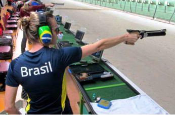 A atiradora Ana Luiza Ferrão conquistou, na última sexta-feira, dia 20 de Janeiro, a medalha de bronze no 2º Grande Prêmio da França de Tiro Esportivo / Foto: José Carlos Inego/Divulgação/CBTE